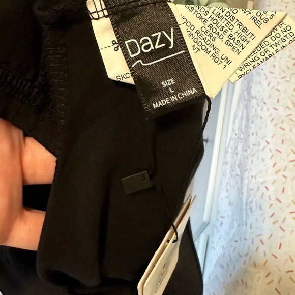 Short sleeve crop top​ - Picture 2 of 4